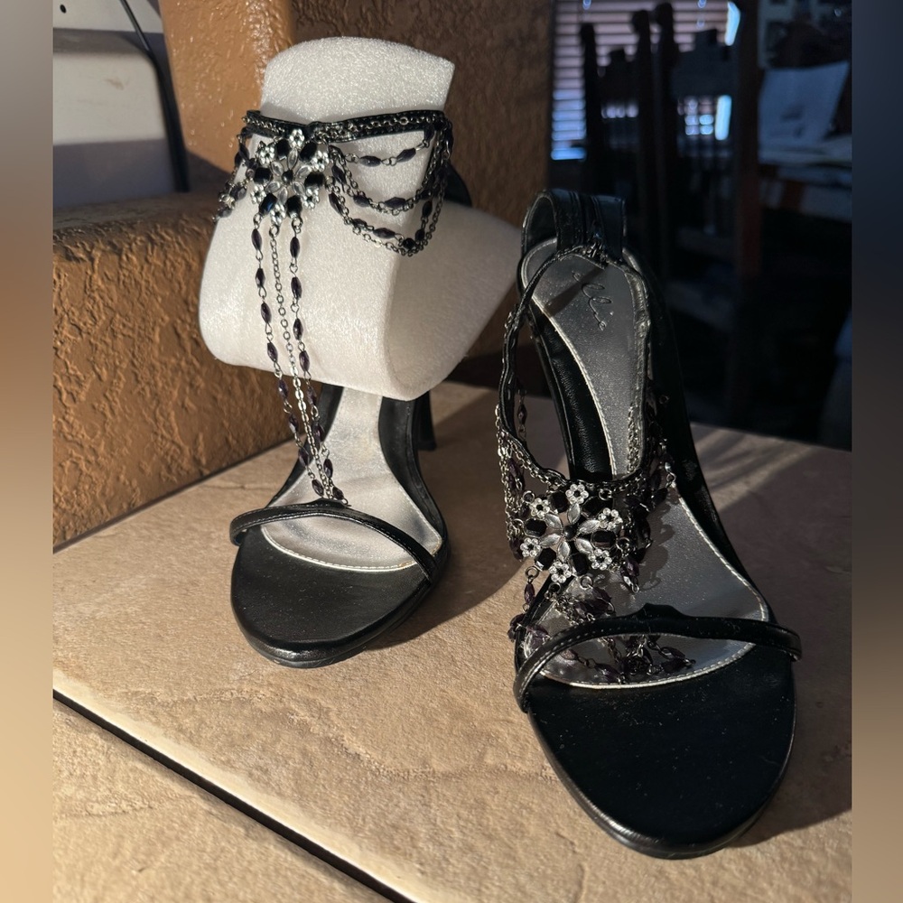Ellie women’s beaded dress heels